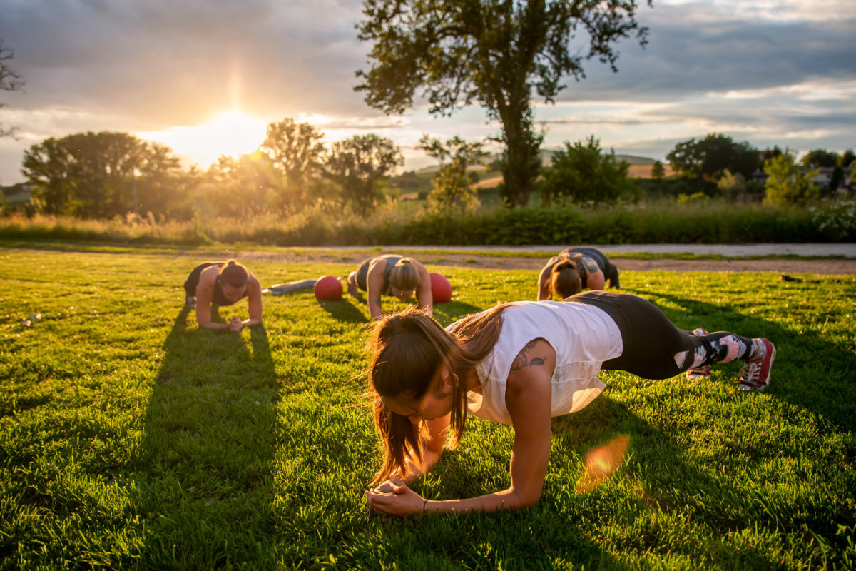 kroftstodl gruppentraining planks